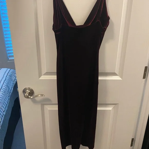 Red velvet body con midi dress size L - Picture 2 of 3